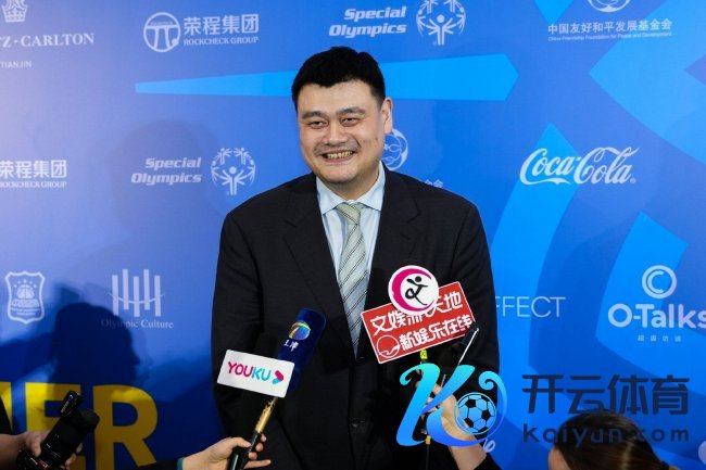 姚明出席融会慈善晚宴